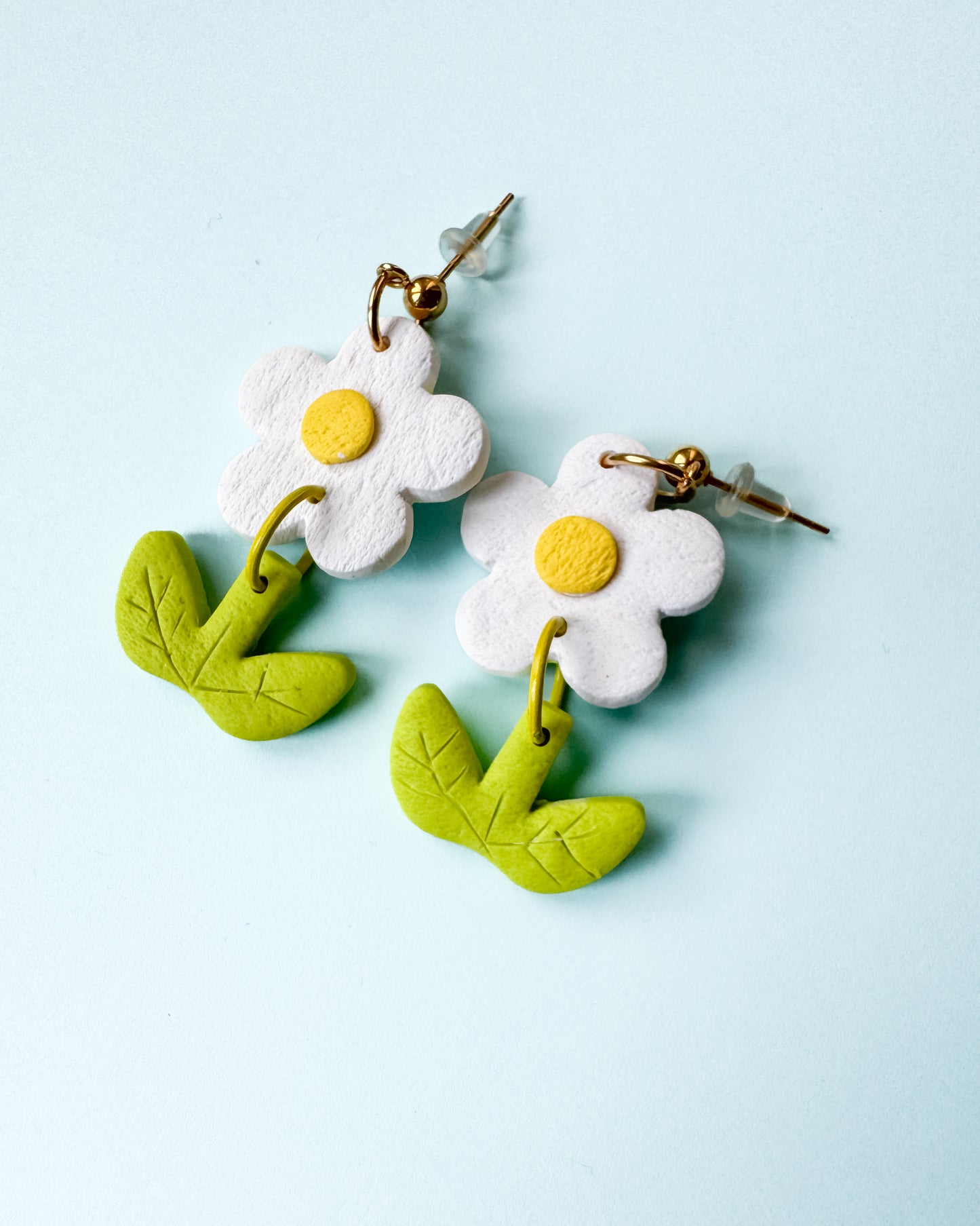 Daisy flower dangle earrings - Handmade jewelry