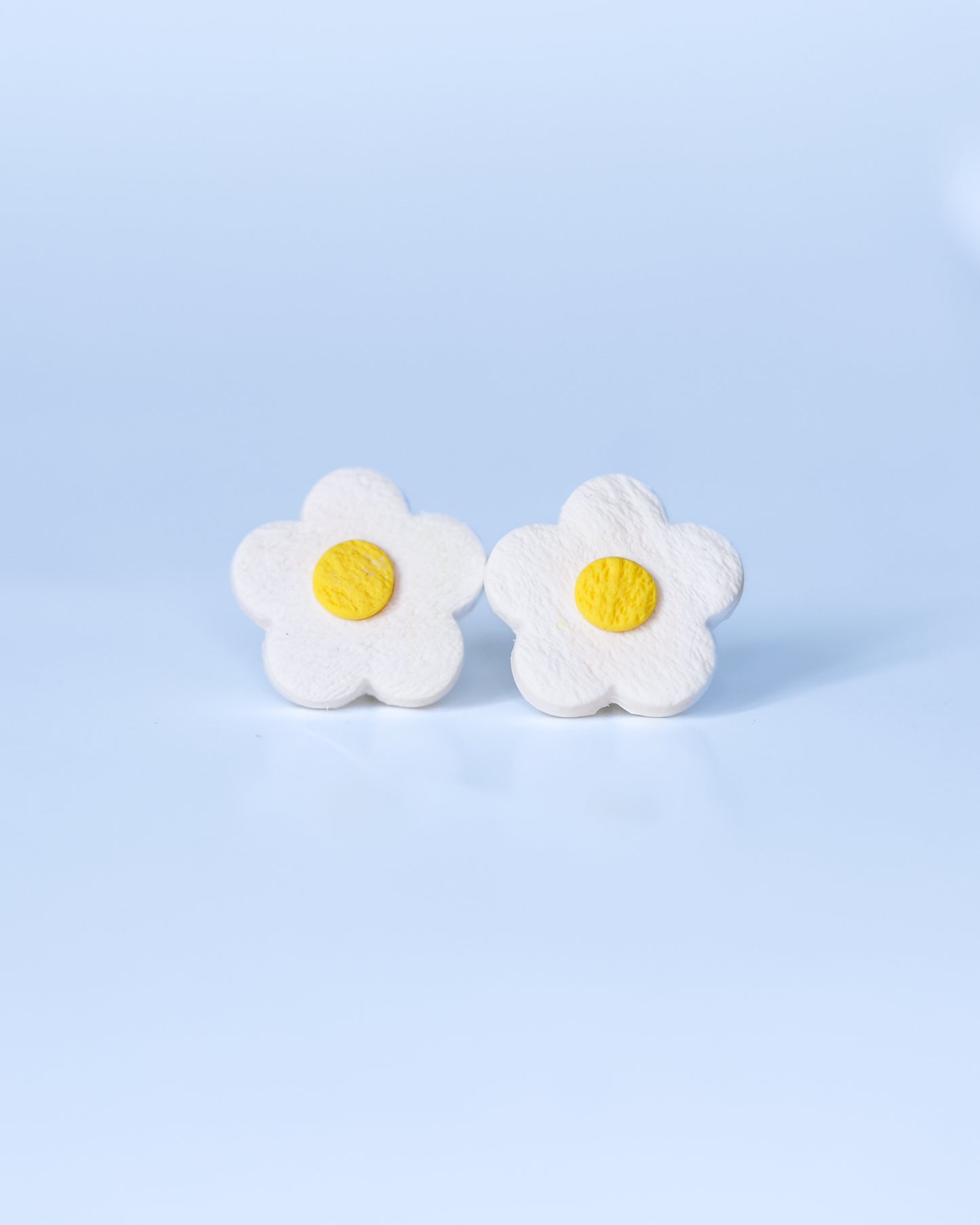 Daisy flower studs - Handmade jewelry