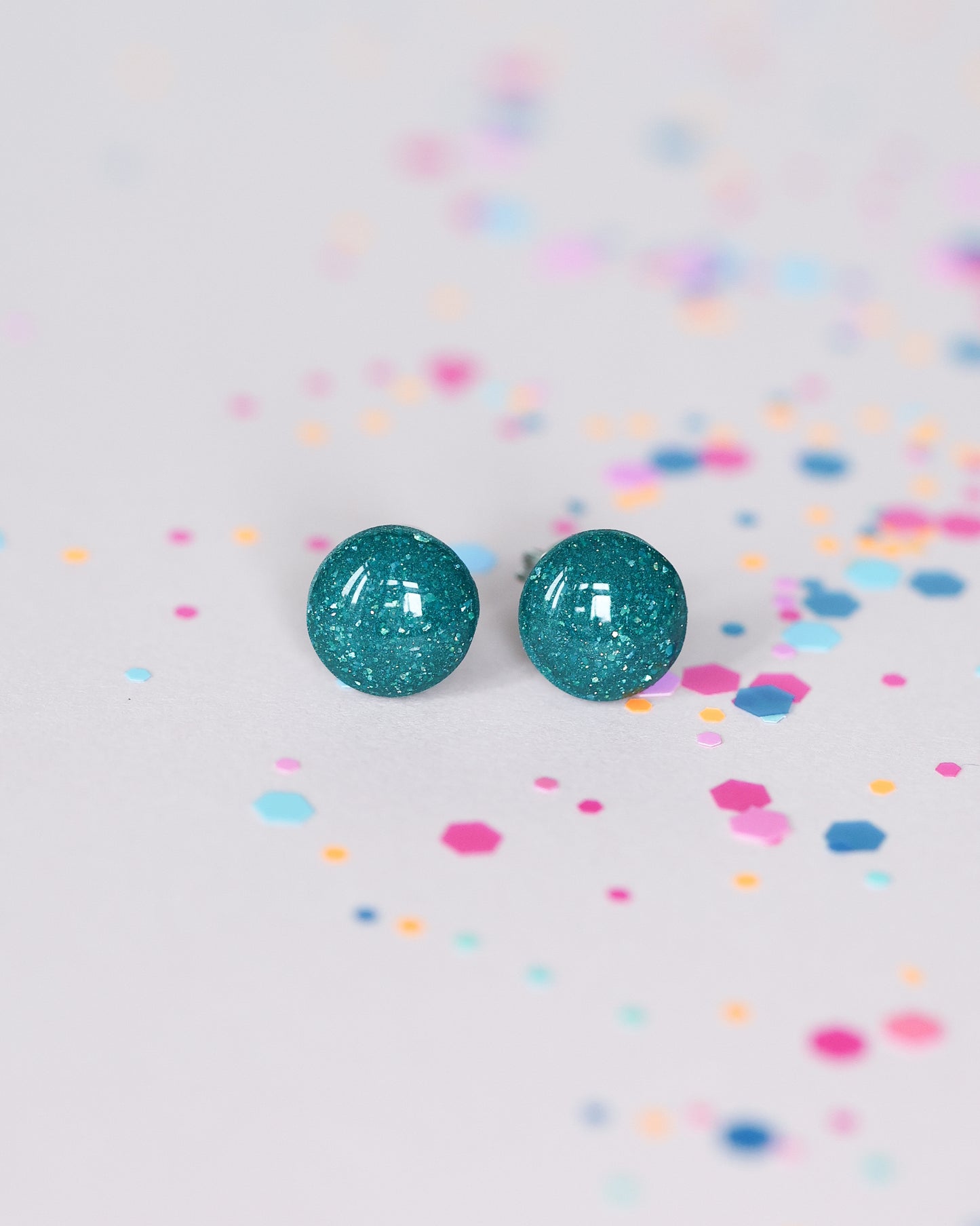 Green stud earrings with stellar glitter 8mm - Handmade jewelry
