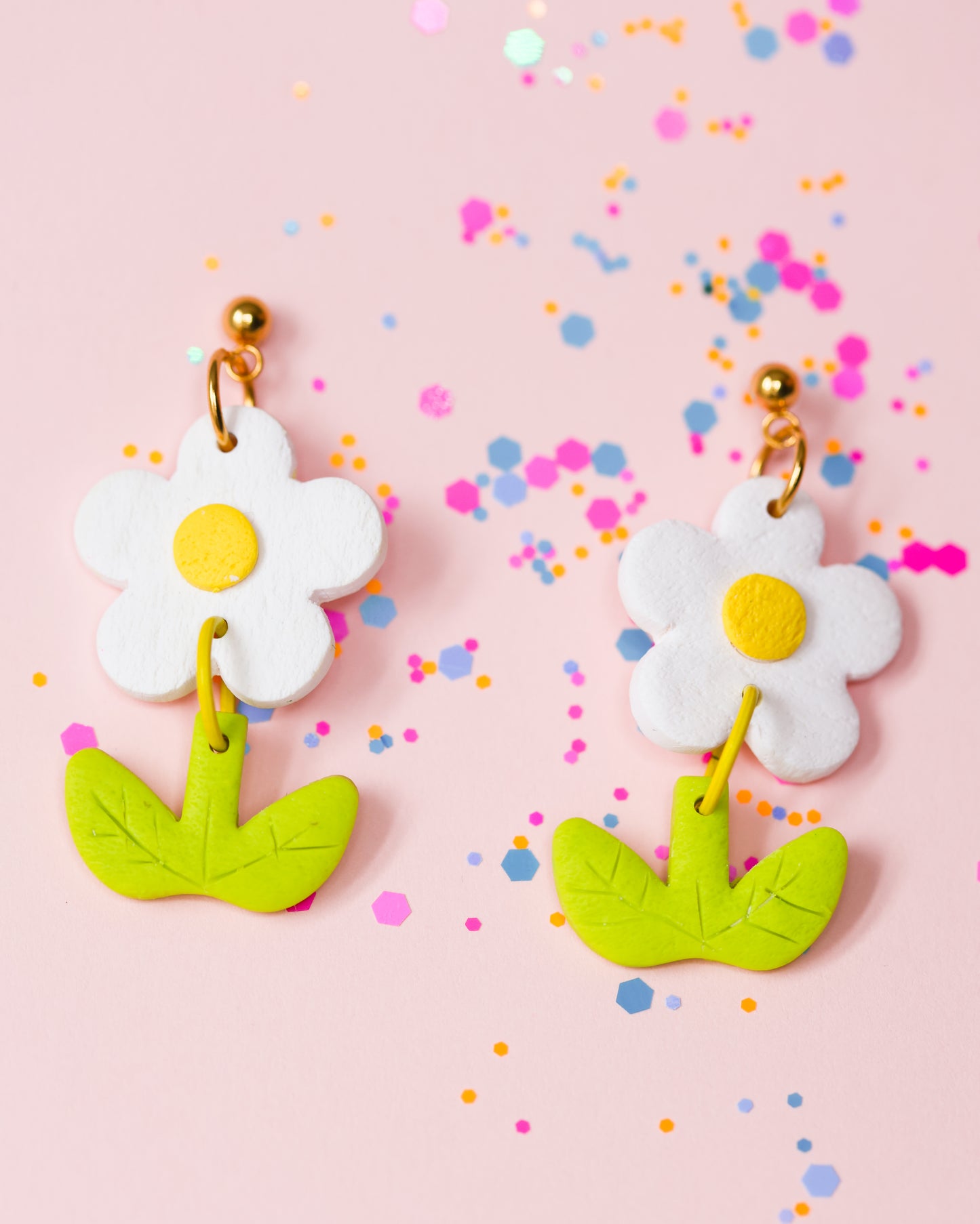 Daisy flower dangle earrings - Handmade jewelry