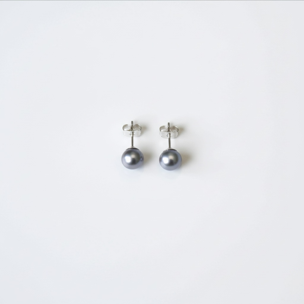 Grey pearl stud earrings