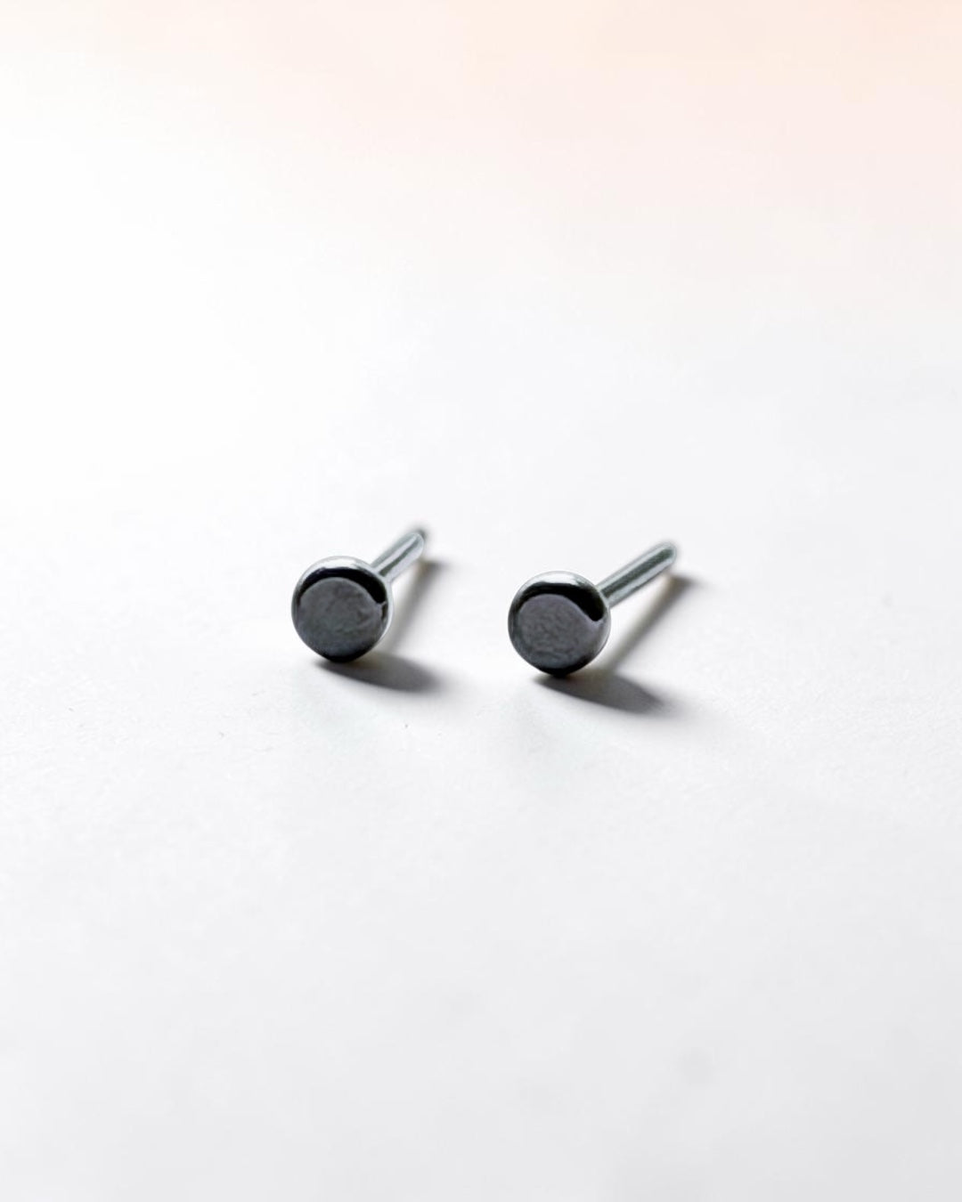 Super tiny studs - Bio ceramic