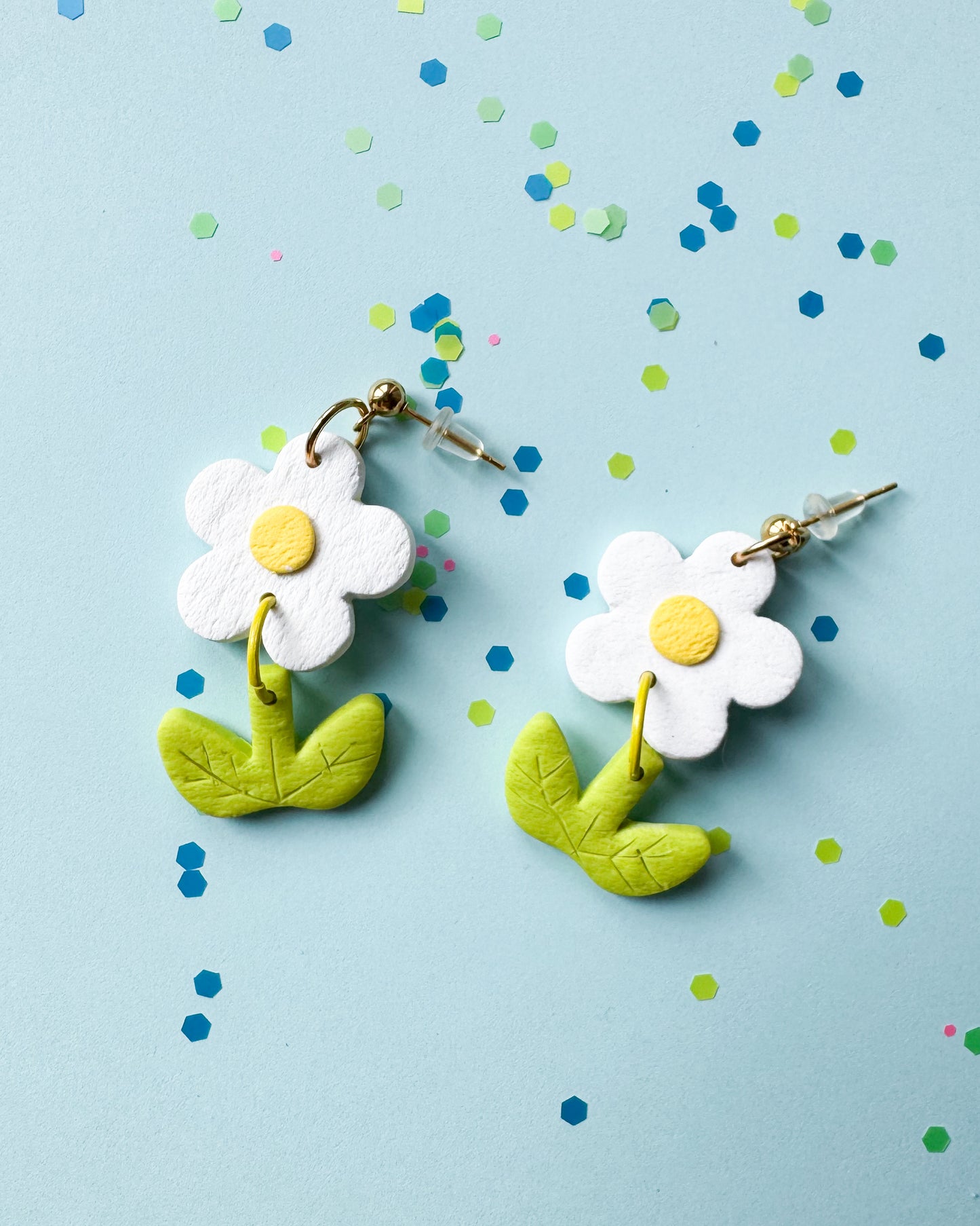 Daisy flower dangle earrings - Handmade jewelry