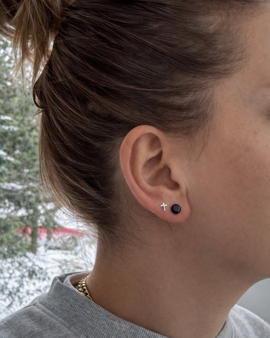 Boucles d'oreilles en perles gris foncé fumé en argent