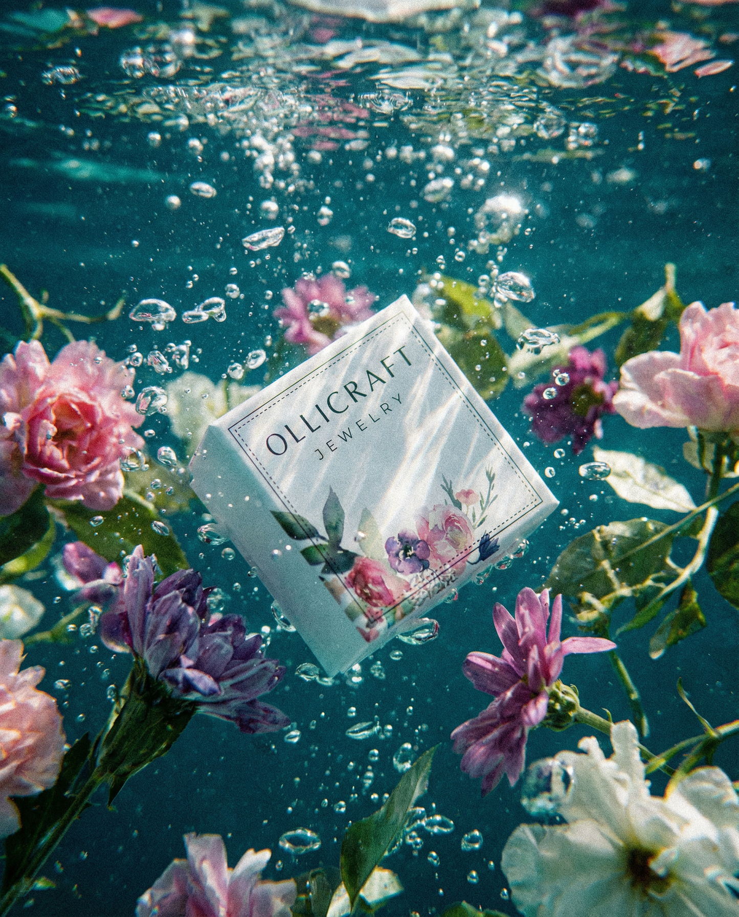 Olligcraft Jewelry box with flowers underwater