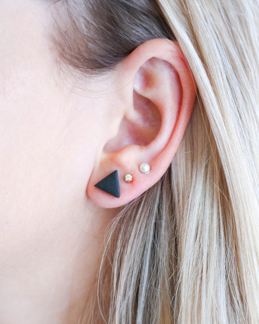 Simple black triangle earrings - Ollijewelry