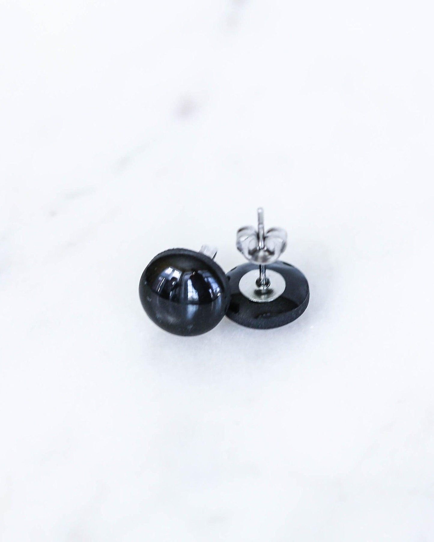 Simple black round studs for sensitive ears - Ollijewelry