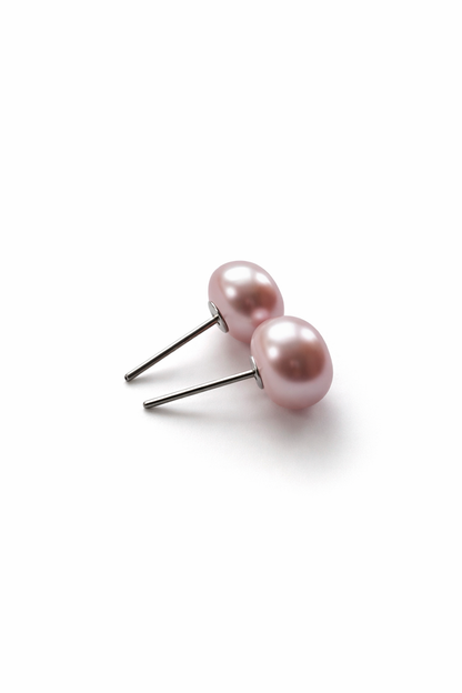 Boucles d'oreilles puces en perles rose poudré avec tiges en argent