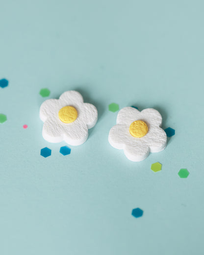 Daisy flower studs - Handmade jewelry