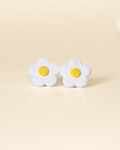 Daisy flower studs - Handmade jewelry