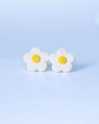 Daisy flower studs - Handmade jewelry