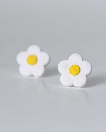 Daisy flower studs - Handmade jewelry