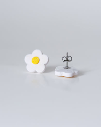 Daisy flower studs - Handmade jewelry