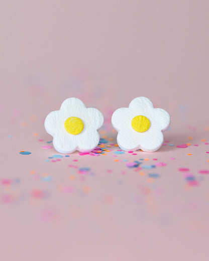 Daisy flower studs - Handmade jewelry