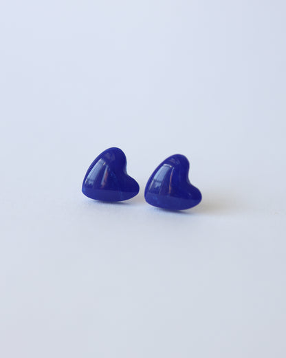 Boucles d'oreilles puces en forme de cœur à paillettes rouges