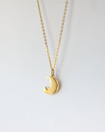 18K Gold Plated Stainless Steel Half Moon Necklace – Celestial Crescent Moon Pendant