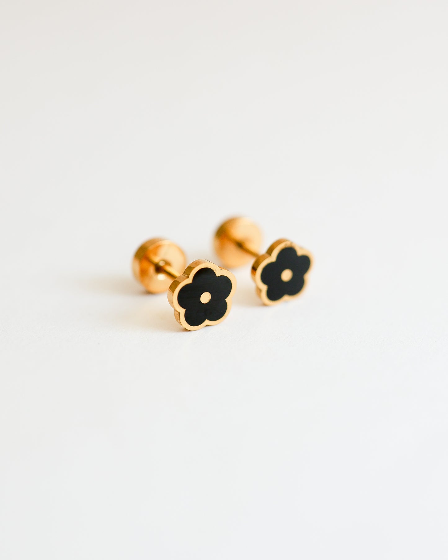Black flower flat back studs - Surgical steel