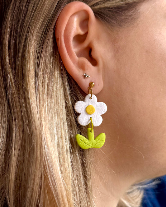 Daisy flower dangle earrings - Handmade jewelry