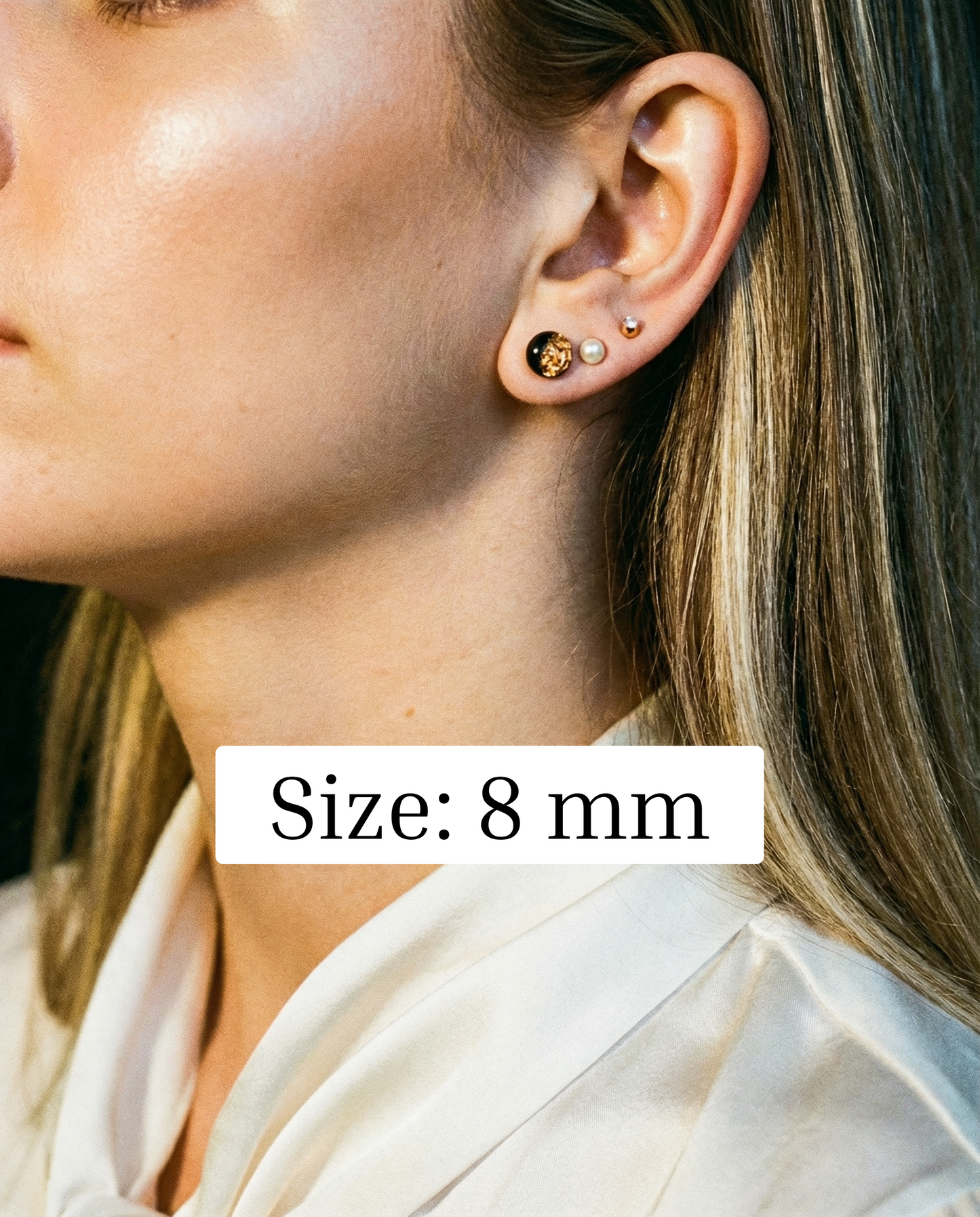 Boucles d'oreilles clous artisanales noires et or rose