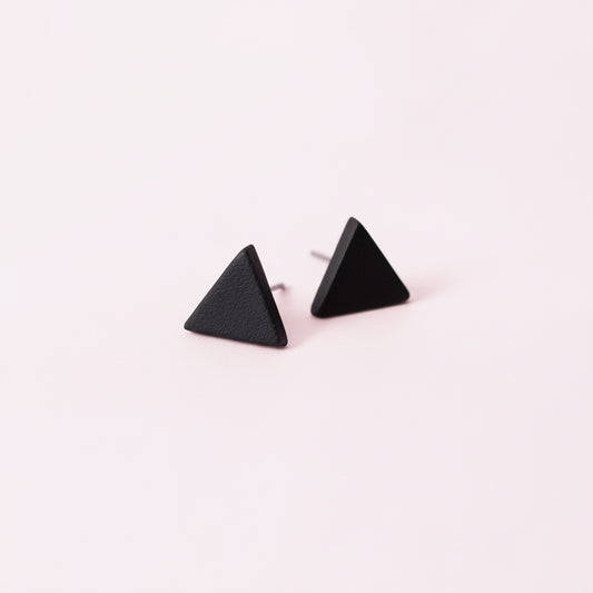 Boucles d'oreilles simples en forme de triangle noir