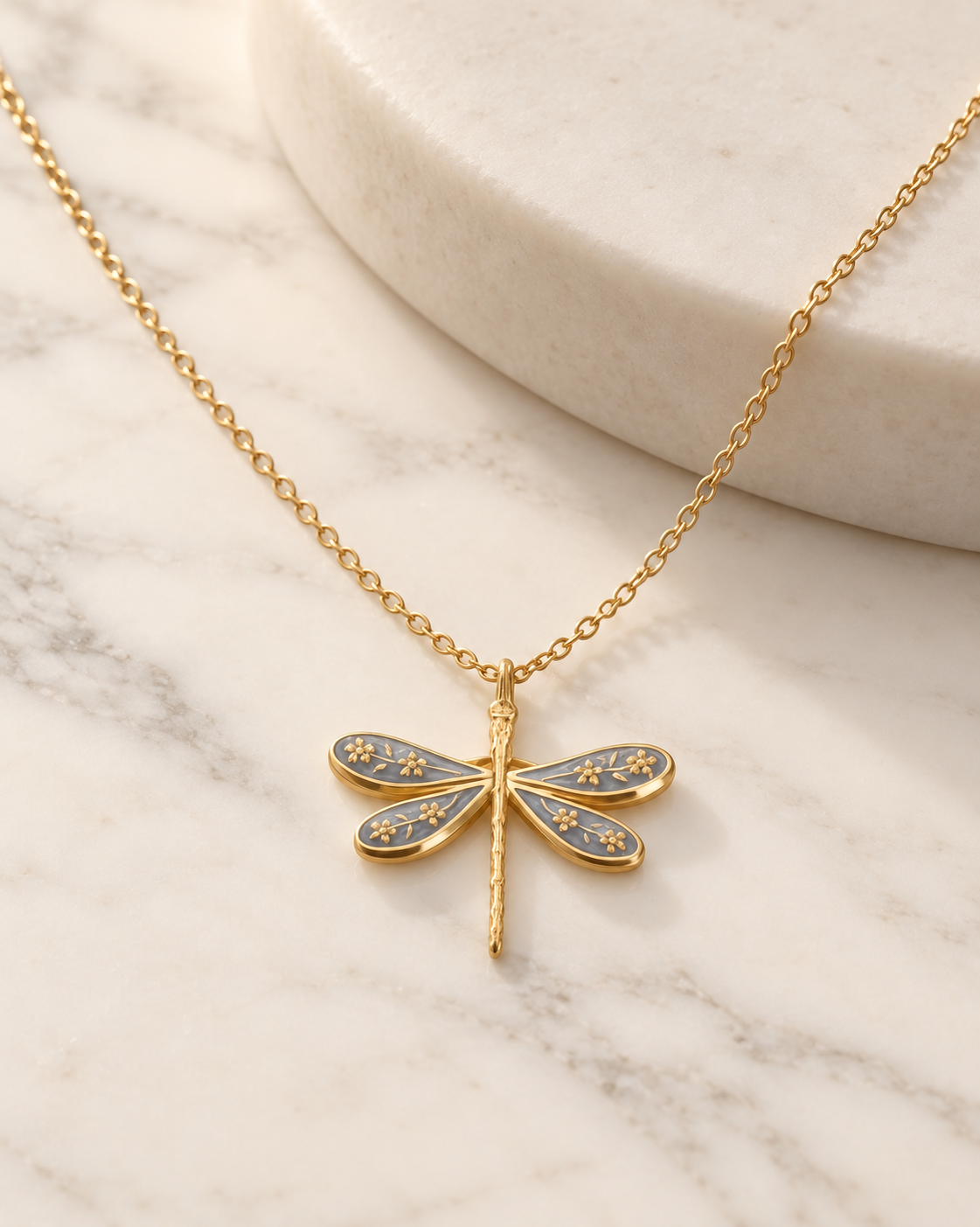 Collier en acier inoxydable avec pendentif libellule