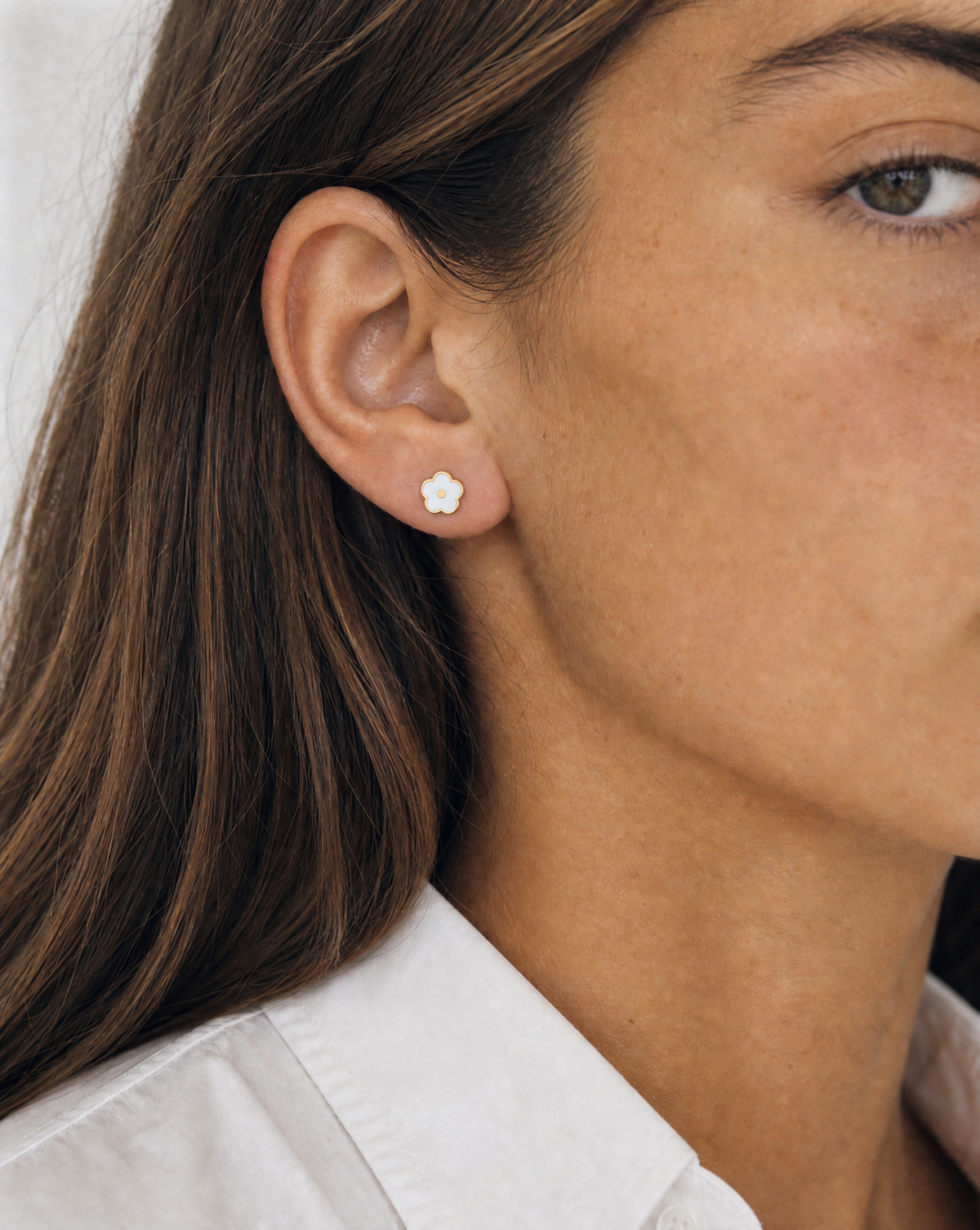 White flower flat back studs