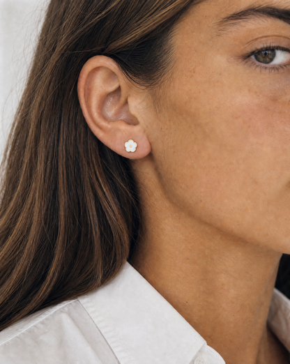 White flower flat back studs