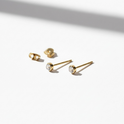 Gold minimalist stud earrings with mother of pearls
