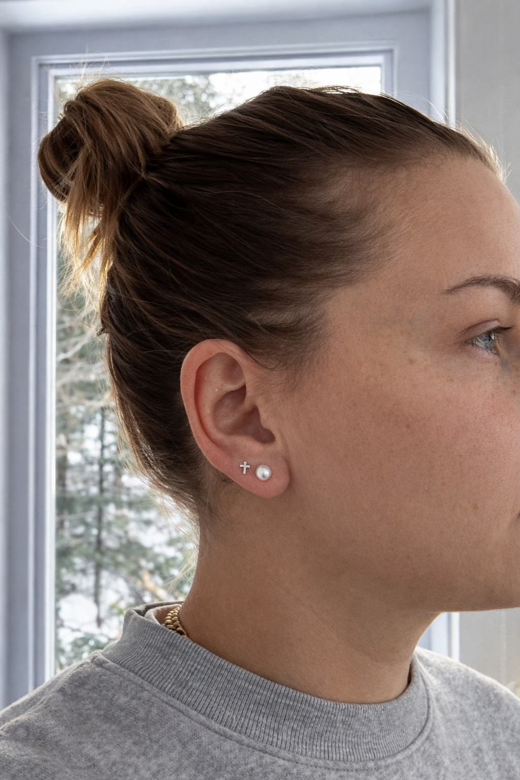 Boucles d'oreilles clous en véritables perles avec tiges en argent