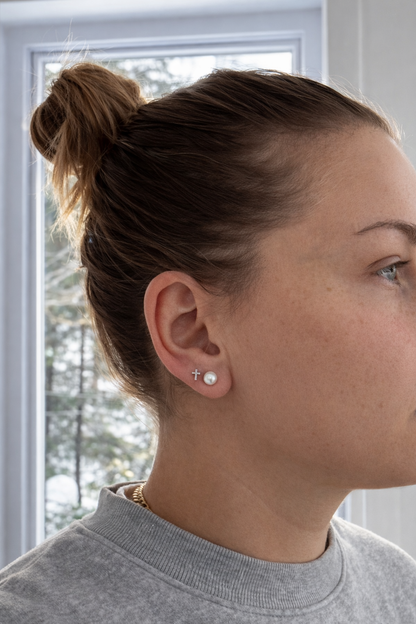 Boucles d'oreilles clous en véritables perles avec tiges en argent