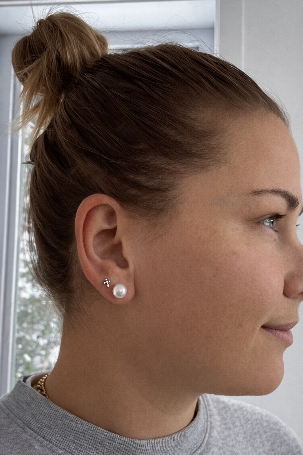 Boucles d'oreilles clous en véritables perles avec tiges en argent