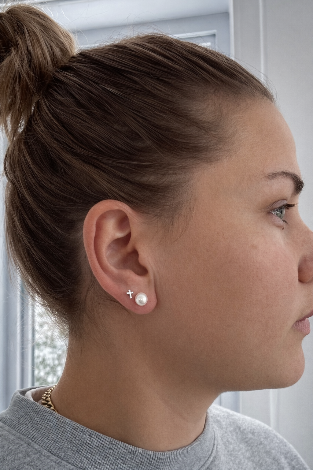 Boucles d'oreilles clous en véritables perles avec tiges en argent