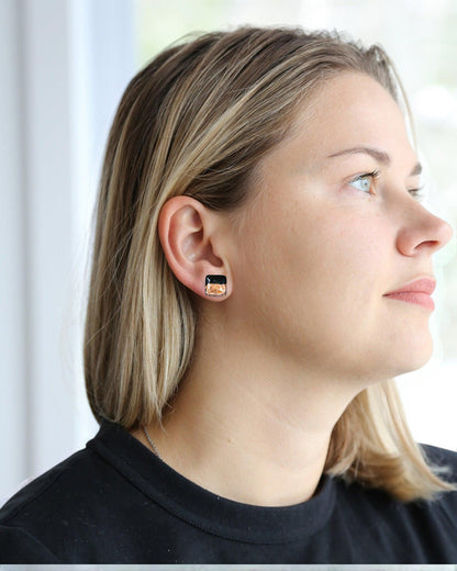 Boucles d'oreilles clous carrées noires