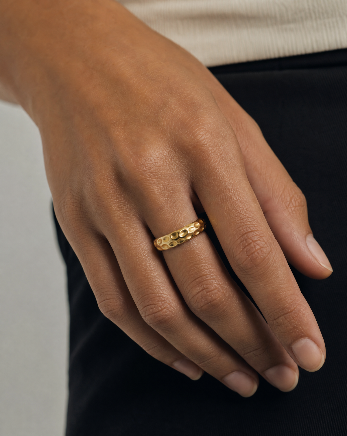Bague ouverte vintage haut de gamme en métal doré brossé