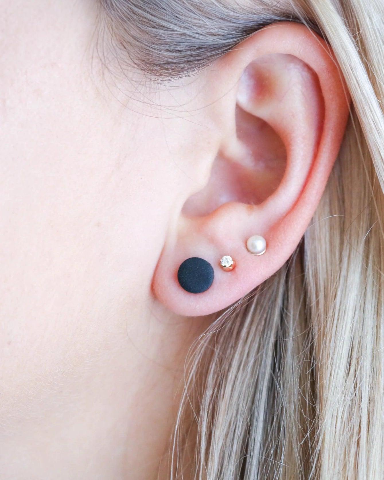 Black matt stud earrings - Ollijewelry