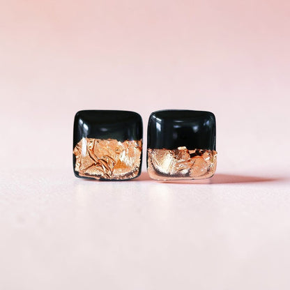 Boucles d'oreilles clous carrées noires