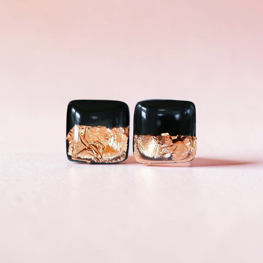 Boucles d'oreilles clous carrées noires