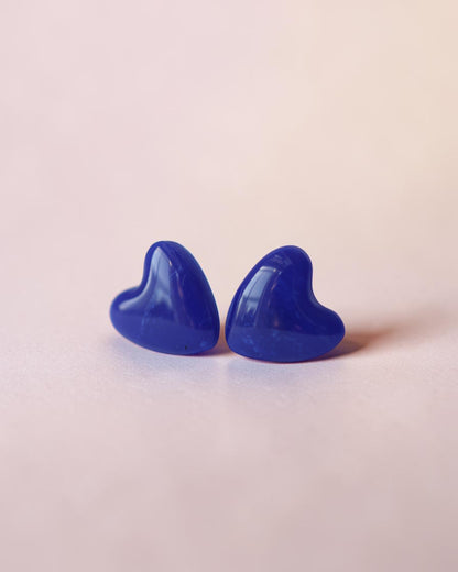 Boucles d'oreilles puces en forme de cœur à paillettes rouges