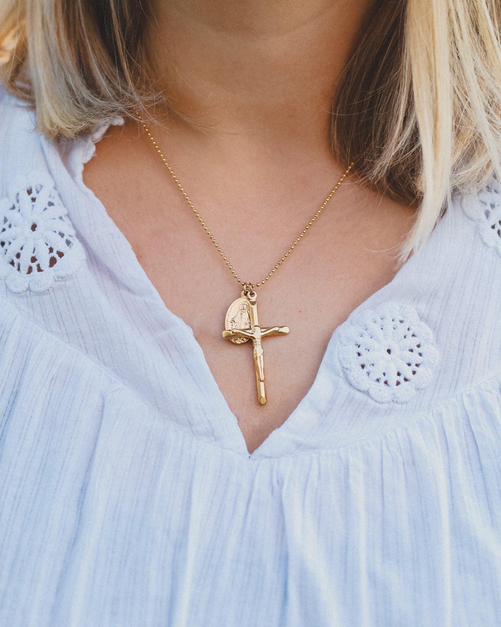 Elegant Gold Plated Cross Oval Pendant Choker Necklace in Stainless Steel - Ollijewelry