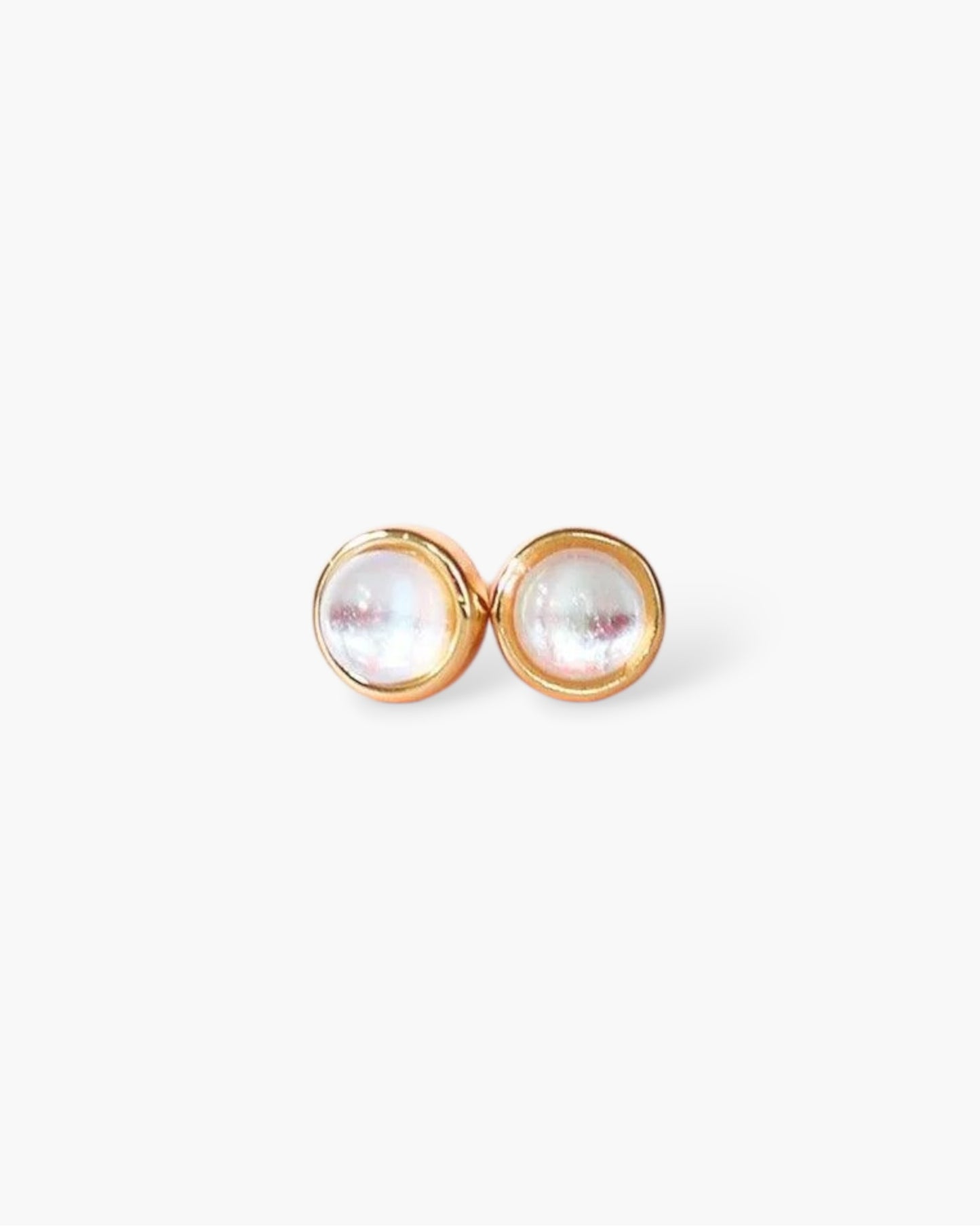 Gold minimalist stud earrings with mother of pearls