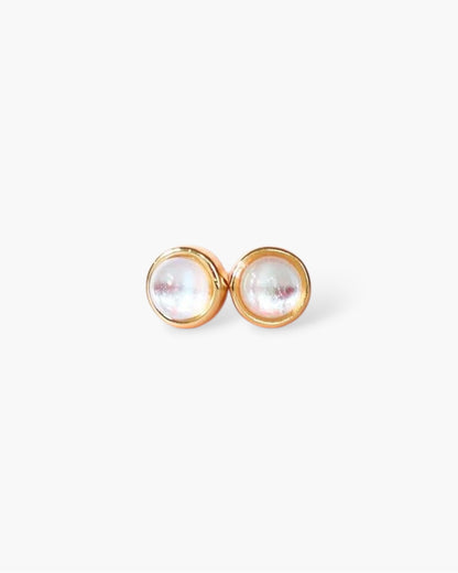 Gold minimalist stud earrings with mother of pearls