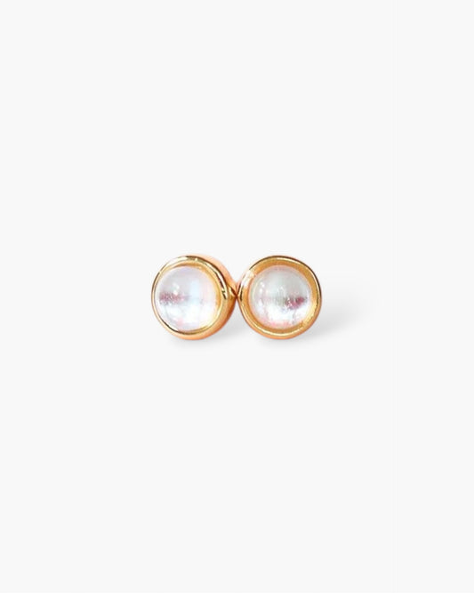 Gold minimalist stud earrings with mother of pearls