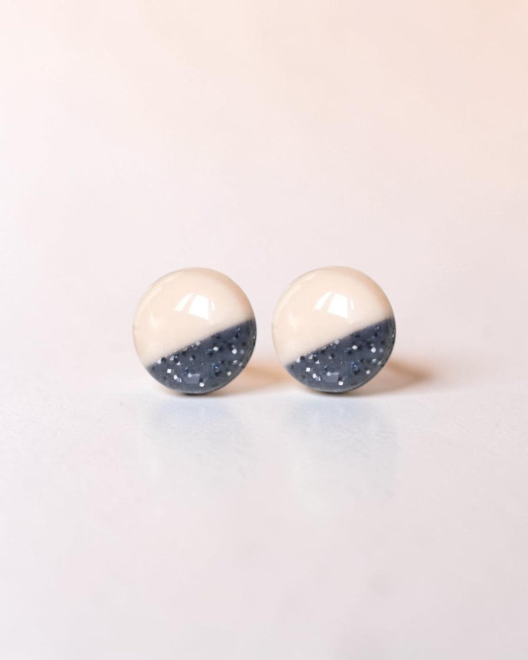 Boucles d'oreilles clous champagne et granit