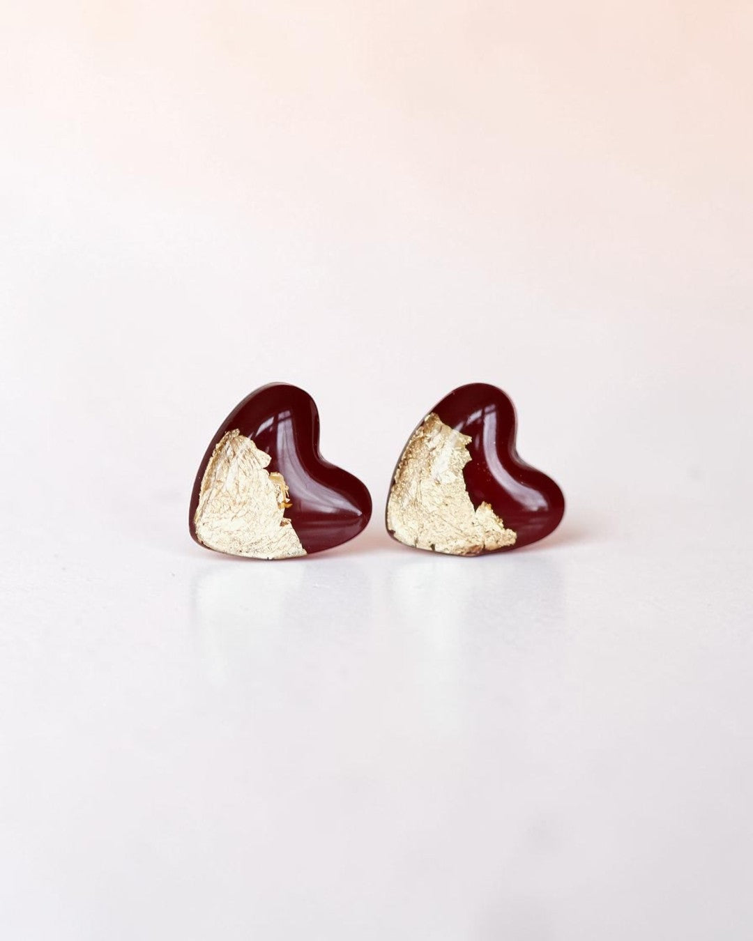 Boucles d'oreilles clous en forme de cœur bordeaux