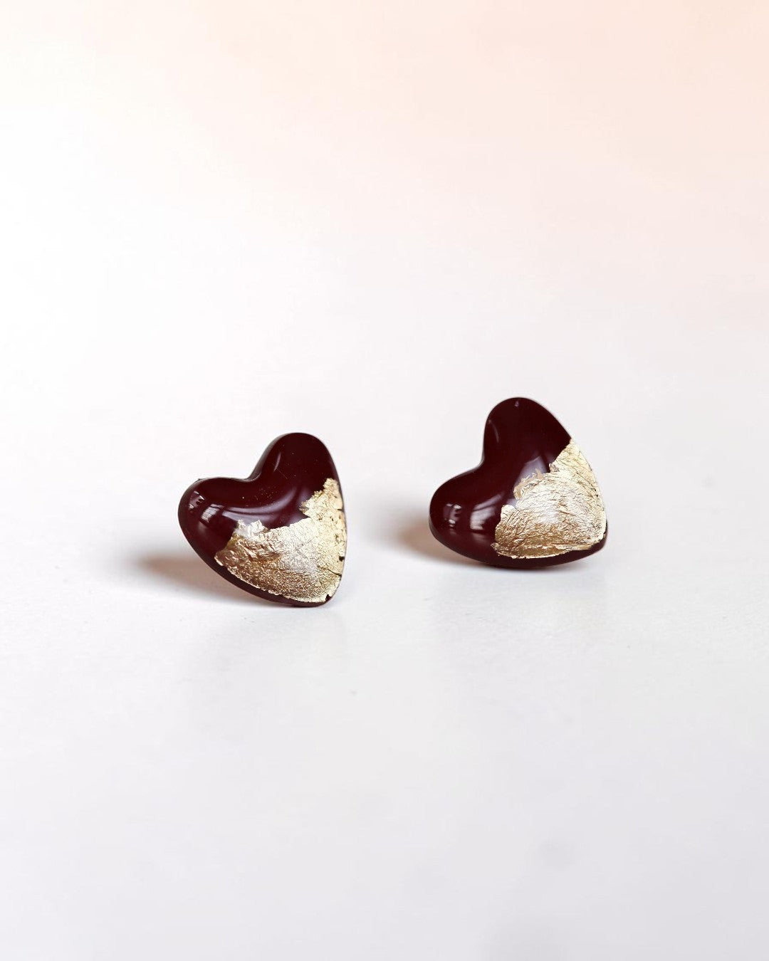 Boucles d'oreilles clous en forme de cœur bordeaux
