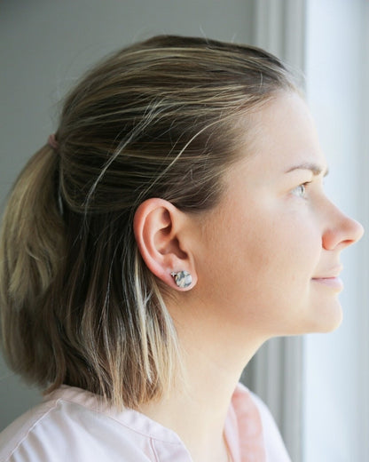 Boucles d'oreilles à clous en marbre avec tiges en acier inoxydable chirurgical