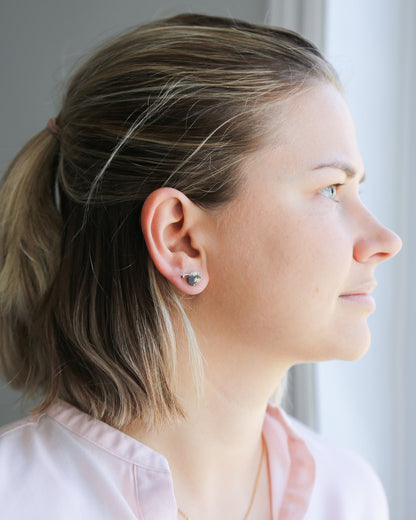 Boucles d'oreilles à clous en marbre avec tiges en acier inoxydable chirurgical