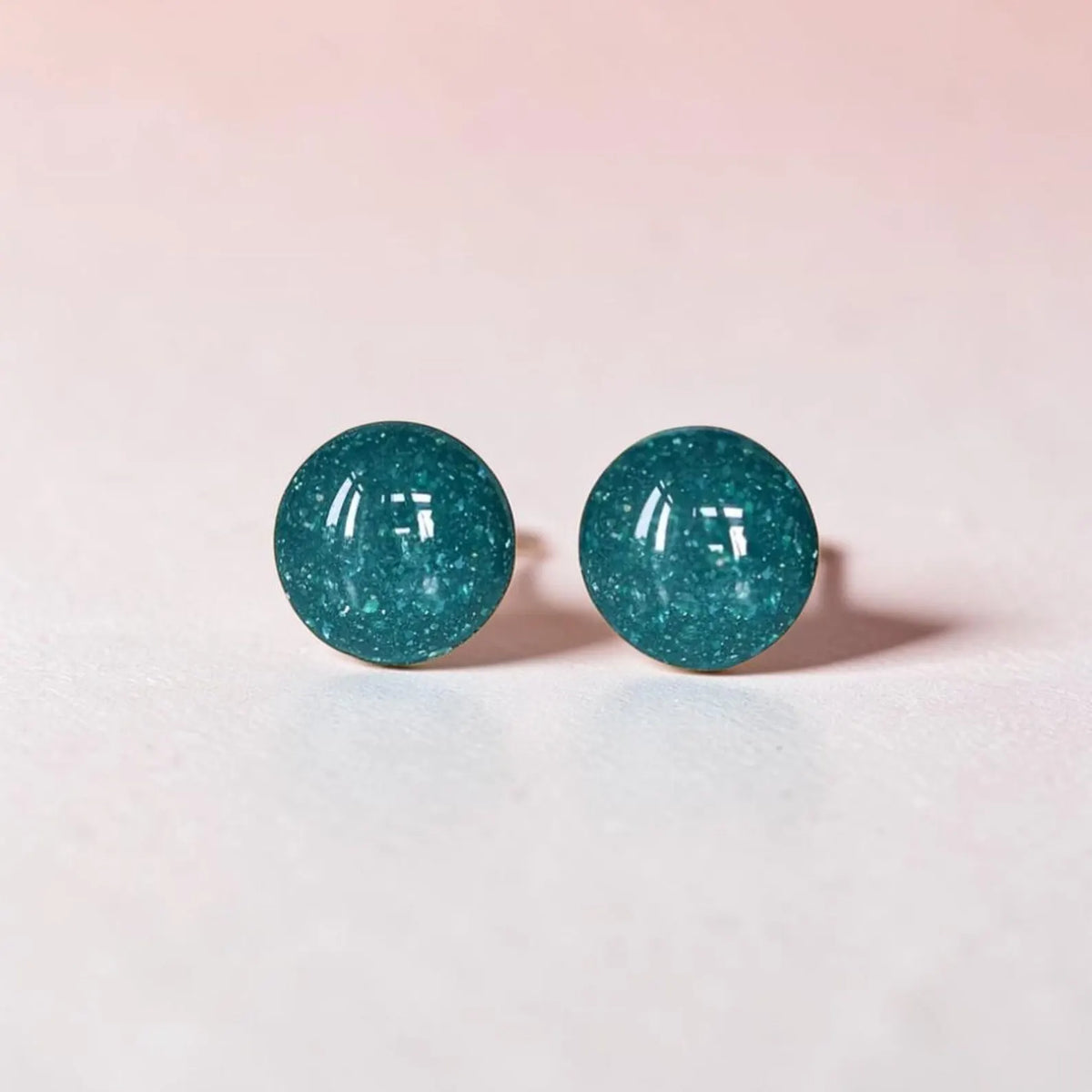 Boucles d'oreilles clous vertes à paillettes étoilées 8mm