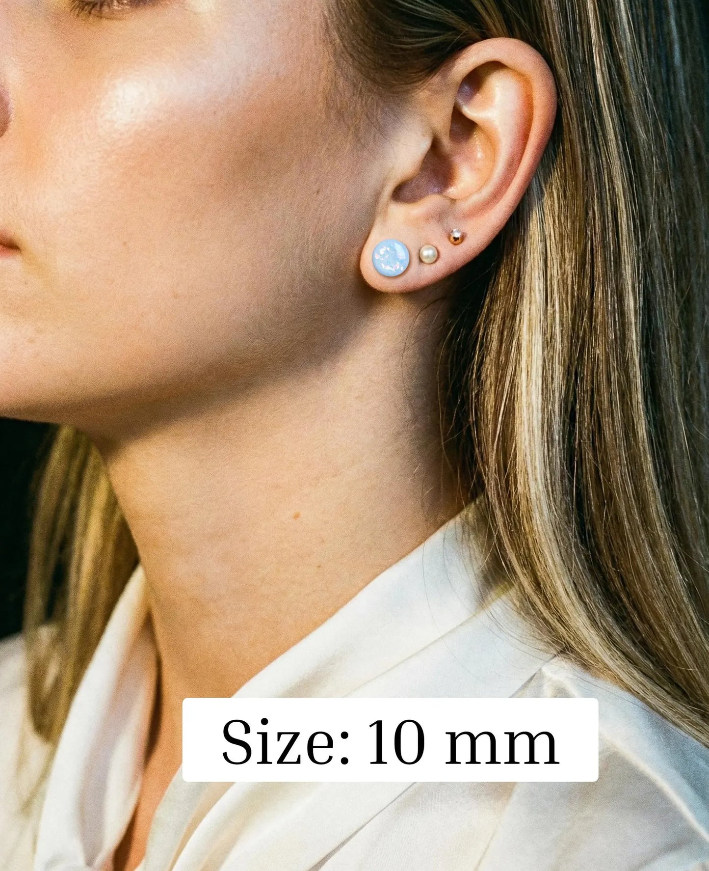 Boucles d'oreilles clous bleu ciel scintillantes avec tiges en acier chirurgical