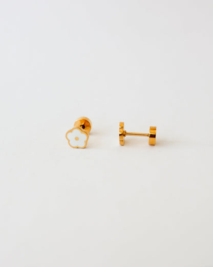 Ollijewelry white flower flat back earrings made of gold-tone surgical steel with a secure screw closure.